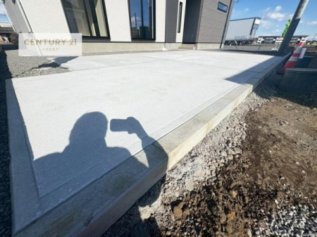 ���ԏ�@���ԃX�y�[�X��3�䕪����܂��I�Z�J���h�J�[�͂������A�o�C�N�⎩�]�ԂȂǂ��u���ꏊ�ɍ���܂���B