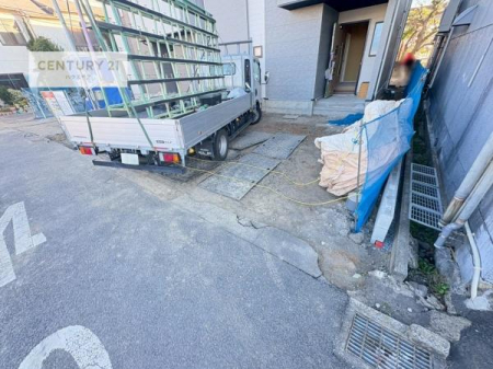 ���ԏ�@���ԃX�y�[�X��2�䕪����܂��I�Z�J���h�J�[�͂������A�o�C�N�⎩�]�ԂȂǂ��u���ꏊ�ɍ���܂���B