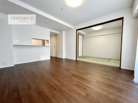 ���r���O�@�J�����̂���L�XLDK�I�\�t�@�[��_�C�j���O�e�[�u����u���Ă������ɂȂ�Ȃ��̂ŉ��K�ɉ߂����܂��I
�R�~���j�P�[�V���������₷�����r���O�ł��I