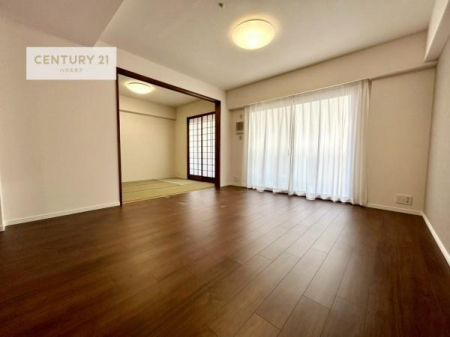 ���r���O�@�D�����z���܂肪���r���O����ł���ċ��S�n�̗ǂ���Ԃ����o���Ă���܂��I
���R�ƉƑ����W����b��������S�n�悢��ԁI