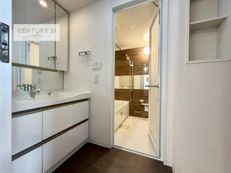 ���ʑ�E���ʏ��@�O�ʋ��d�l�̐��ʏ��́A�g�����Ȃ݂����₷������I���͎��[�ɂȂ��Ă��܂��B�h���C���[�₨���ϓ����Еt������̂Ő��ʑ������X�b�L���ƌ����邱�Ƃ��o���܂��I