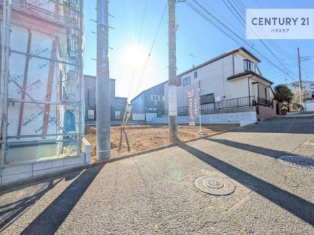 ���ԏ�@���ԃX�y�[�X��2�䕪����܂��I�Z�J���h�J�[�͂������A�o�C�N�⎩�]�ԂȂǂ��u���ꏊ�ɍ���܂���B
�y���n�̔���J�Ò��z