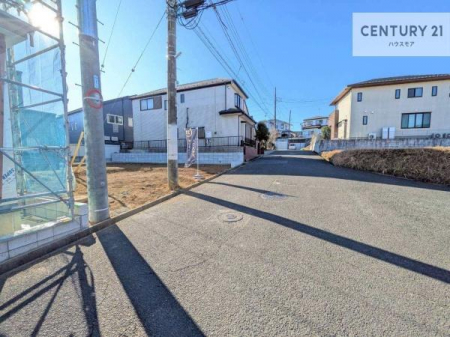 ���̑����n�@�O�ʓ��H��6���I�z����ǍD�ȗ��n�ł��B
�Ԍɓ��ꂪ���ȕ������S�ł��ˁB�y���n�̔���J�Ò��z