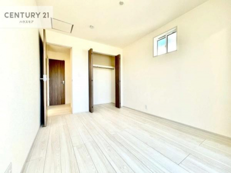 �m���@�S�����Ɏ��[�X�y�[�X������Ă���A�ߗނ�G�ߕ��A���p�i�܂ł�������Ǝ��܂�܂��B�e�������ƂɎ��[�����邽�߁A������Ԃ���������ƕۂ��₷���A�Ƌ�̔z�u�����₷���Ԏ��ł��B