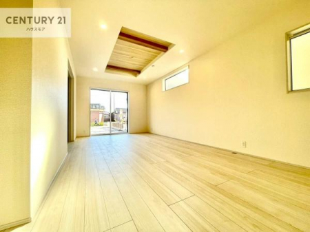 ���r���O�@���r���O�ɂ͐܂�グ�V����̗p���A�V�䍂�ɂ�Ƃ���������邱�ƂŁA���ۂ̒����ȏ�̊J���������o���Ă��܂��B��������ւƔ����邽�߁A��Ԃɉ��s�������܂�A���邭�L�т₩�Ȉ�ۂɁI