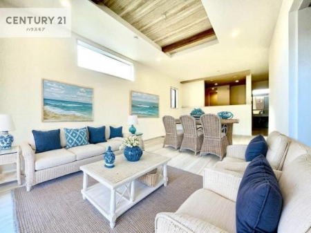 ���r���O�@�Ƌ��CG�p�[�X�ł��B�J�����̂���L�XLDK�I�\�t�@�[��_�C�j���O�e�[�u����u���Ă������ɂȂ�Ȃ��̂ŉ��K�ɉ߂����܂��I
�R�~���j�P�[�V���������₷�����r���O�ł��I