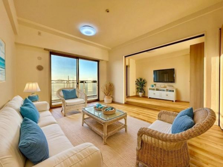 ���r���O�@�Ƌ��CG�p�[�X�ł��B��؂ȉƑ����W�܂邩�炱��LDK�ɂ͂�����肽���B
�q�����������C�ɏ΂��Ȃ��瑖�����Ă���p�����������u�L���Ƃɂ��ėǂ������v�Ǝv���u�Ԃł��B