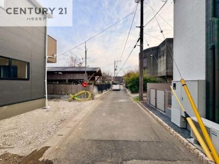 ���̑����n�@�O�ʓ��H4���I�z����ǍD�ȗ��n�ł��B
�Ԍɓ��ꂪ���ȕ������S�ł��ˁB�y���n�̔���J�Ò��z