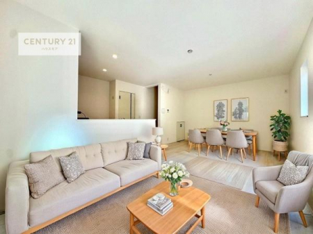 ���r���O�@�Ƌ��CG�p�[�X�ł��B�S�n�ǂ����r���O�͉Ƒ������R�ƏW�܂�܂��B�Ƒ��c�R�̎��Ԃ����������ł��B���Ƒ��ƁA����w�[���������Ԃ��߂��������ł��ˁB���邭�J���I�ȋ�Ԃł��B