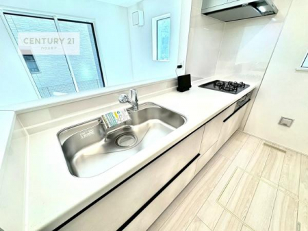 �L�b�`���@��l�C�̑Ζʎ��V�X�e���L�b�`�����̗p���Ă��܂��I���Ƒ��̃R�~���j�P�[�V���������R�Ƒ�����݌v�ł��B
���q�l�ɂ��ڂ��͂��̂Ŋ������ł��ˁB�L�X�g���ĉ��K�ɍ�Ƃ��i�݂܂��B