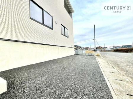 ���ԏ�@���ԃX�y�[�X��2�䕪����܂��I�Z�J���h�J�[�͂������A�o�C�N�⎩�]�ԂȂǂ��u���ꏊ�ɍ���܂���B