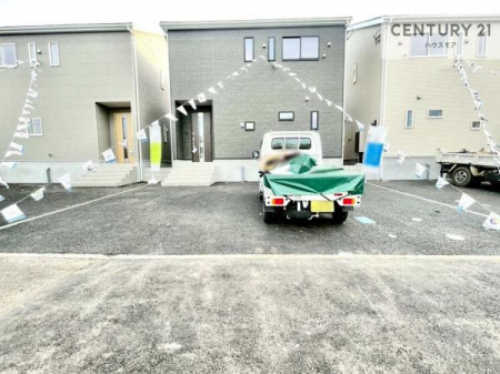 ���ԏ�@���ԃX�y�[�X��2�䕪����܂��I�Z�J���h�J�[�͂������A�o�C�N�⎩�]�ԂȂǂ��u���ꏊ�ɍ���܂���B