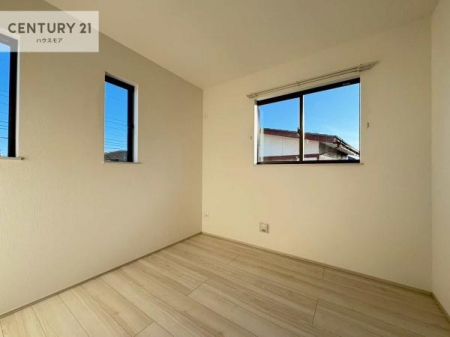 �q�������@�Q�ʍ̌��Ŗ��邭�J���I�B�|���o�������Ȃ����ߊO���̎���������ɂ����A������������ԂɂȂ��Ă���A�w�K��V�тɂ��W���ł���q�ǂ������Ƃ��Ă҂�����ł��B