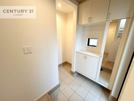 ���ց@�V���[�Y�{�b�N�X�t���Ȃ̂ŁA���ւ��Еt�����|�������₷���ł��I
�X�b�L���������ւŌ˂��J�����u�ԁA�������̂���S�n������Ԃ��o�}���Ă���܂��B
