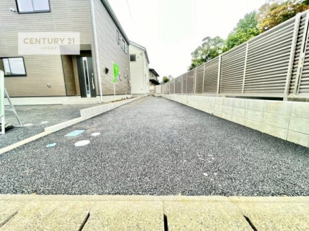 ���ԏ�@���ԃX�y�[�X��2�䕪����܂��I�Z�J���h�J�[�͂������A�o�C�N�⎩�]�ԂȂǂ��u���ꏊ�ɍ���܂���B