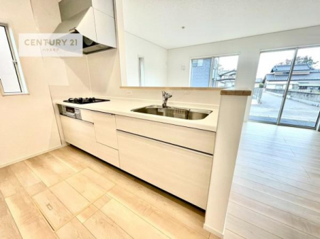 �L�b�`���@��l�C�̑Ζʎ��V�X�e���L�b�`�����̗p���Ă��܂��I���Ƒ��̃R�~���j�P�[�V���������R�Ƒ�����݌v�ł��B
���q�l�ɂ��ڂ��͂��̂Ŋ������ł��ˁB�L�X�g���ĉ��K�ɍ�Ƃ��i�݂܂��B