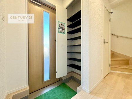 ���ց@�V���[�Y�{�b�N�X�t���Ȃ̂ŁA���ւ��Еt�����|�������₷���ł��I
�X�b�L���������ւŌ˂��J�����u�ԁA�������̂���S�n������Ԃ��o�}���Ă���܂��B