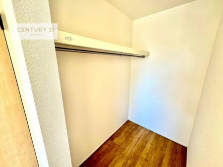 ���[�@�E�H�[�N�C���N���[�[�b�g�t���ł��B��������̂��m���Ȃǂ����[���Ă��������ł��ˁI���ɂ���@�������ȂǋG�ߕ��̑傫�ȉƓd�����[�ł��܂��B