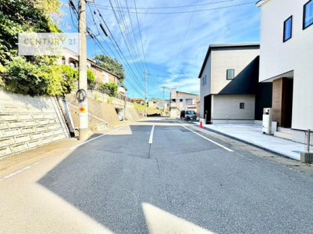 ���̑����n�@�O�ʓ��H�͖�10���I�z����ǍD�ȗ��n�ł��B
�Ԍɓ��ꂪ���ȕ������S�ł��ˁB