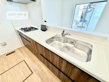 �L�b�`���@��l�C�̑Ζʎ��V�X�e���L�b�`�����̗p���Ă��܂��I���Ƒ��̃R�~���j�P�[�V���������R�Ƒ�����݌v�ł��B
���q�l�ɂ��ڂ��͂��̂Ŋ������ł��ˁB�L�X�g���ĉ��K�ɍ�Ƃ��i�݂܂��B