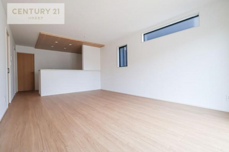 ���d�l�ʐ^(���r���O�j�@�S�n�ǂ����r���O�͉Ƒ������R�ƏW�܂�܂��B�Ƒ��c�R�̎��Ԃ����������ł��B���Ƒ��ƁA����w�[���������Ԃ��߂��������ł��ˁB���邭�J���I�ȋ�Ԃł��B(���d�l�j