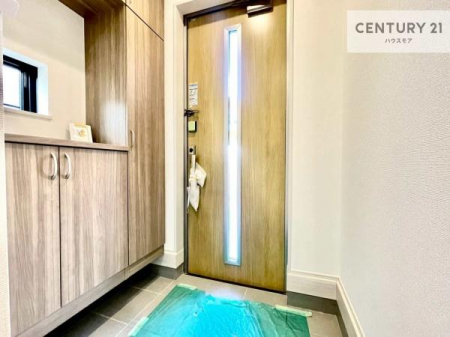 ���ց@�V���[�Y�{�b�N�X�t���Ȃ̂ŁA���ւ��Еt�����|�������₷���ł��I
�X�b�L���������ւŌ˂��J�����u�ԁA�������̂���S�n������Ԃ��o�}���Ă���܂��B�y���n�̔���J�Ò��z