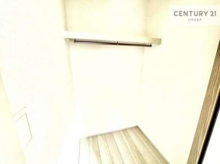 ���[�@�E�H�[�N�C���N���[�[�b�g�t���ł��B��������̂��m���Ȃǂ����[���Ă��������ł��ˁI���ɂ���@�������ȂǋG�ߕ��̑傫�ȉƓd�����[�ł��܂��B�y���n�̔���J�Ò��z