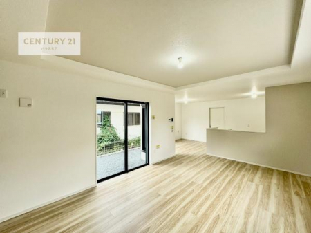 ���r���O�@�S�n�ǂ����r���O�͉Ƒ������R�ƏW�܂�܂��B�Ƒ��c�R�̎��Ԃ����������ł��B���Ƒ��ƁA����w�[���������Ԃ��߂��������ł��ˁB���邭�J���I�ȋ�Ԃł��B