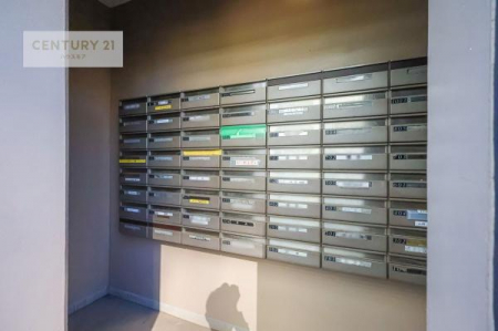 ���̑����p���@���p���̈�p�ɐ݂���ꂽ�W���|�X�g�B
��������ۂŁA�����̗X�֕��̎󂯎����C�����悭�s���܂��B�Z�܂��S�̂̒��J�ȊǗ������������Ԃł��B