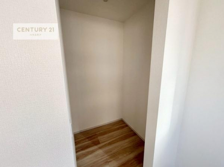 ���[�@�E�H�[�N�C���N���[�[�b�g�t���ł��B��������̂��m���Ȃǂ����[���Ă��������ł��ˁI���ɂ���@�������ȂǋG�ߕ��̑傫�ȉƓd�����[�ł��܂��B