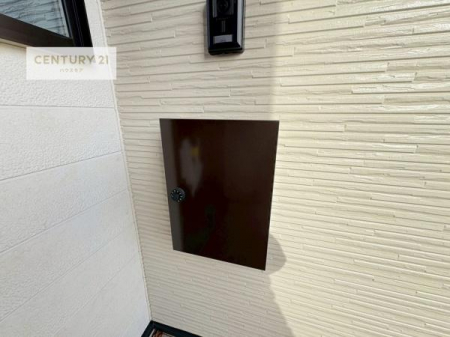 ���̑����n�@�O�Ǖt���|�X�g���̗p���A���ւ܂����������艉�o�B�����̗X�֕��̎󂯎����֗��ł��B