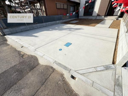 ���ԏ�@���ԃX�y�[�X��2�䕪����܂��I�Z�J���h�J�[�͂������A�o�C�N�⎩�]�ԂȂǂ��u���ꏊ�ɍ���܂���B