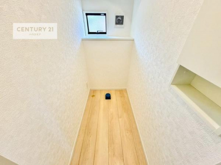 �g�C���@�܂��ݒu�͂���Ă��܂��񂪁A1�E2�K�Ƀg�C�����������܂��I���̖Z�������ԑт��҂����ɂ��݂����ł��ˁB������Ƃ����������̂���g�C���ł�����ꂪ���₷���ł��I