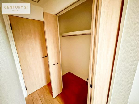 ���[�@�e�����ɂ�������Ǝ��[������Ă���A�ߗނ�G�ߕ��A�����p�i�܂ŃX�b�L���Еt���܂��B