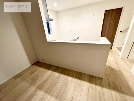 ���r���O�@���r���O�S�̂����n����ΖʃL�b�`���Ȃ̂ŁA���q�l�̗l�q�������Ȃ����Ƃ��ł���q��Ă����₷�����S�ȊԎ�ł��I