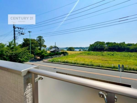 �Z�˂���̒��]�ʐ^�@������������Z��X�A���͂ɂ͍����������Ȃ��A�΂������󂪍L���J����������A
�z�����傫���Ղ��邱�Ƃ�����܂���B�C�����̗ǂ������ʂ蔲����X���݂ł��B