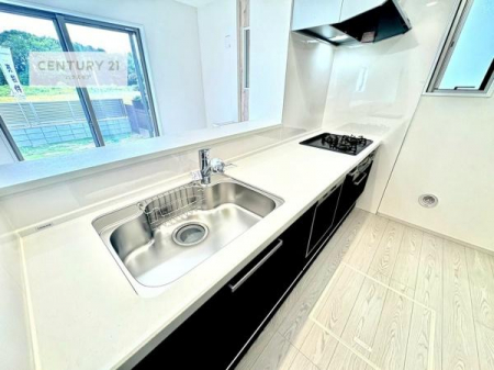 �L�b�`���@��l�C�̑Ζʎ��V�X�e���L�b�`�����̗p���Ă��܂��I���Ƒ��̃R�~���j�P�[�V���������R�Ƒ�����݌v�ł��B
���q�l�ɂ��ڂ��͂��̂Ŋ������ł��ˁB���[�͂�����܂��I