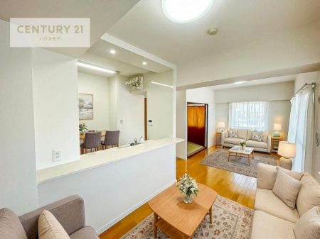 ���r���O�@�Ƌ��CG�p�[�X�ł��B�D�����z���܂肪���r���O����ł���ċ��S�n�̗ǂ���Ԃ����o���Ă���܂��I
���R�ƉƑ����W����b��������S�n�悢��ԁI