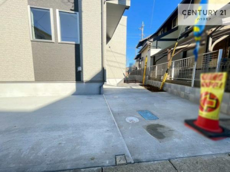 ���ԏ�@���ԃX�y�[�X��2�䕪����܂��I�Z�J���h�J�[�͂������A�o�C�N�⎩�]�ԂȂǂ��u���ꏊ�ɍ���܂���B