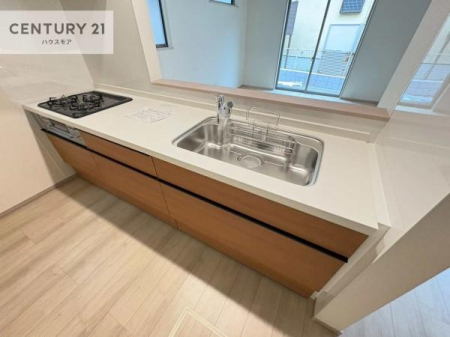 �L�b�`���@��l�C�̑Ζʎ��V�X�e���L�b�`�����̗p���Ă��܂��I���Ƒ��̃R�~���j�P�[�V���������R�Ƒ�����݌v�ł��B
���q�l�ɂ��ڂ��͂��̂Ŋ������ł��ˁB�L�X�g���ĉ��K�ɍ�Ƃ��i�݂܂��B