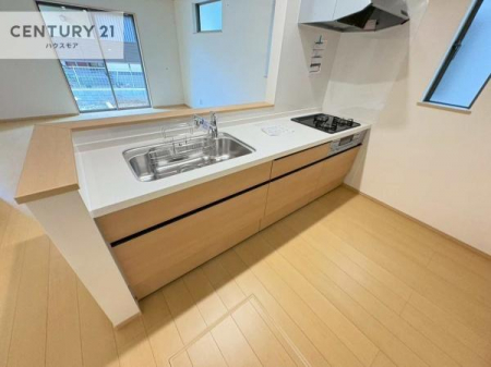 �L�b�`���@��l�C�̑Ζʎ��V�X�e���L�b�`�����̗p���Ă��܂��I���Ƒ��̃R�~���j�P�[�V���������R�Ƒ�����݌v�ł��B
���q�l�ɂ��ڂ��͂��̂Ŋ������ł��ˁB�L�X�g���ĉ��K�ɍ�Ƃ��i�݂܂��B