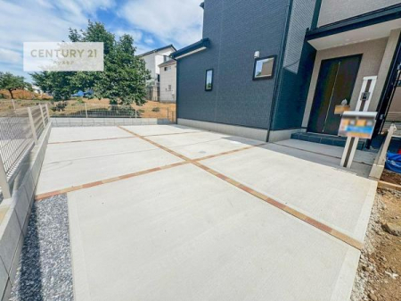 ���ԏ�@���ԃX�y�[�X��2�䕪����܂��I�Z�J���h�J�[�͂������A�o�C�N�⎩�]�ԂȂǂ��u���ꏊ�ɍ���܂���B