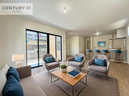 ���r���O�@�Ƌ��CG�p�[�X�ł��B�J�����̂���L�XLDK�I�\�t�@�[��_�C�j���O�e�[�u����u���Ă������ɂȂ�Ȃ��̂ŉ��K�ɉ߂����܂��I
�R�~���j�P�[�V���������₷�����r���O�ł��I