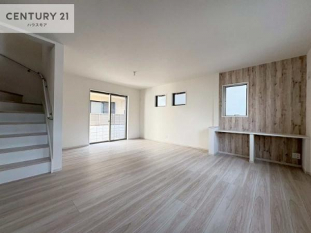 ���r���O�@�傫�ȑ����炽���Ղ�̗z���������閾�邢���r���O�B�J�����̂��郊�r���O�ŉƑ��c���̂��났�̎��Ԃ��߂����܂��B