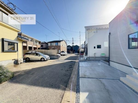 ���̑����n�@�O�ʓ��H��4.5���~4.4���I�z����ǍD�ȗ��n�ł��B
�Ԍɓ��ꂪ���ȕ������S�ł��ˁB