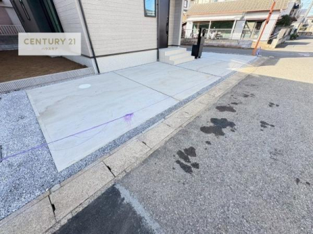 ���ԏ�@���ԃX�y�[�X��2�䕪����܂��I�Z�J���h�J�[�͂������A�o�C�N�⎩�]�ԂȂǂ��u���ꏊ�ɍ���܂���B