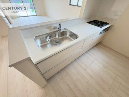 �L�b�`���@��l�C�̑Ζʎ��V�X�e���L�b�`�����̗p���Ă��܂��I���Ƒ��̃R�~���j�P�[�V���������R�Ƒ�����݌v�ł��B
���q�l�ɂ��ڂ��͂��̂Ŋ������ł��ˁI�L�X�g���ĉ��K�ɍ�Ƃ��i�݂܂��B