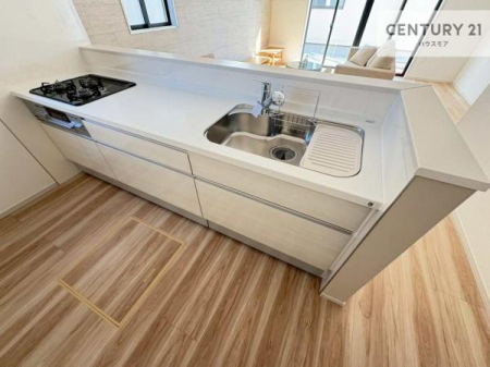 �L�b�`���@��l�C�̑Ζʎ��V�X�e���L�b�`�����̗p���Ă��܂��I���Ƒ��̃R�~���j�P�[�V���������R�Ƒ�����݌v�ł��B
���q�l�ɂ��ڂ��͂��̂Ŋ������ł��ˁI�L�X�g���ĉ��K�ɍ�Ƃ��i�݂܂��B