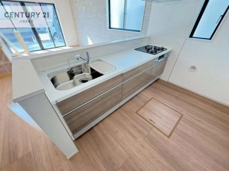 �L�b�`���@��l�C�̑Ζʎ��V�X�e���L�b�`�����̗p���Ă��܂��I���Ƒ��̃R�~���j�P�[�V���������R�Ƒ�����݌v�ł��B
���q�l�ɂ��ڂ��͂��̂Ŋ������ł��ˁI�L�X�g���ĉ��K�ɍ�Ƃ��i�݂܂��B