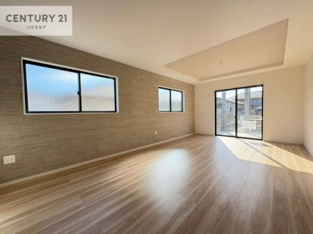 ���r���O�@�傫�ȑ����炽���Ղ�̗z���������閾�邢���r���O�B�J�����̂��郊�r���O�ŉƑ��c���̂��났�̎��Ԃ��߂����܂��B